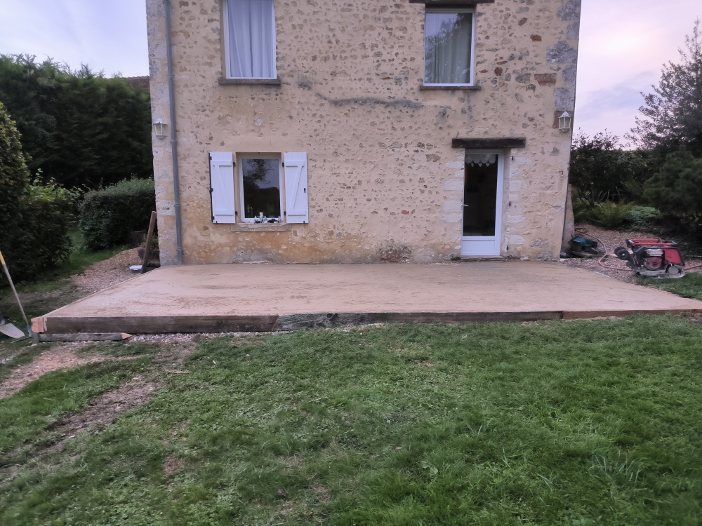 Dalle de terrasse avant pose du platelage bois